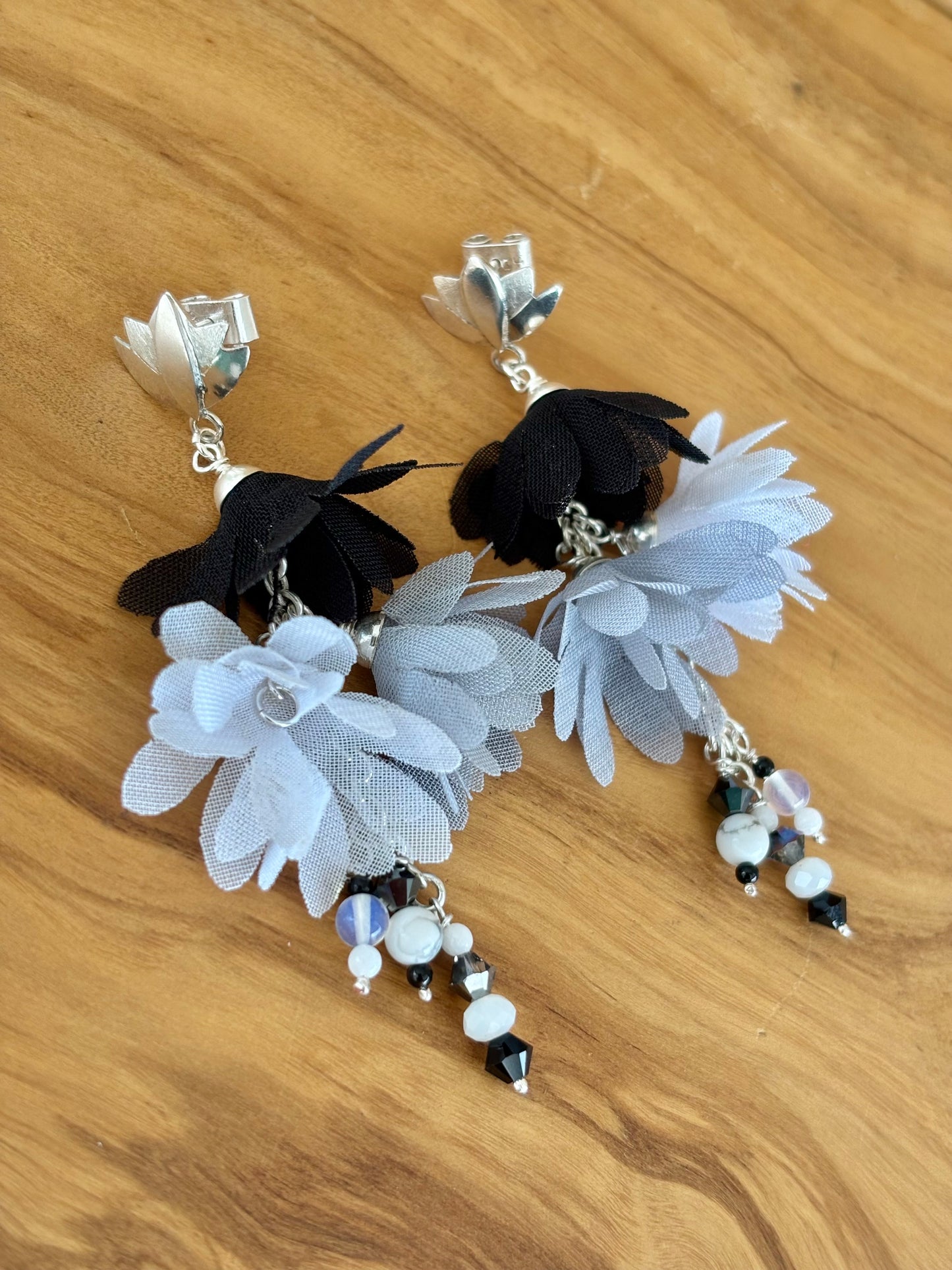 ARETES FRESIA black&white