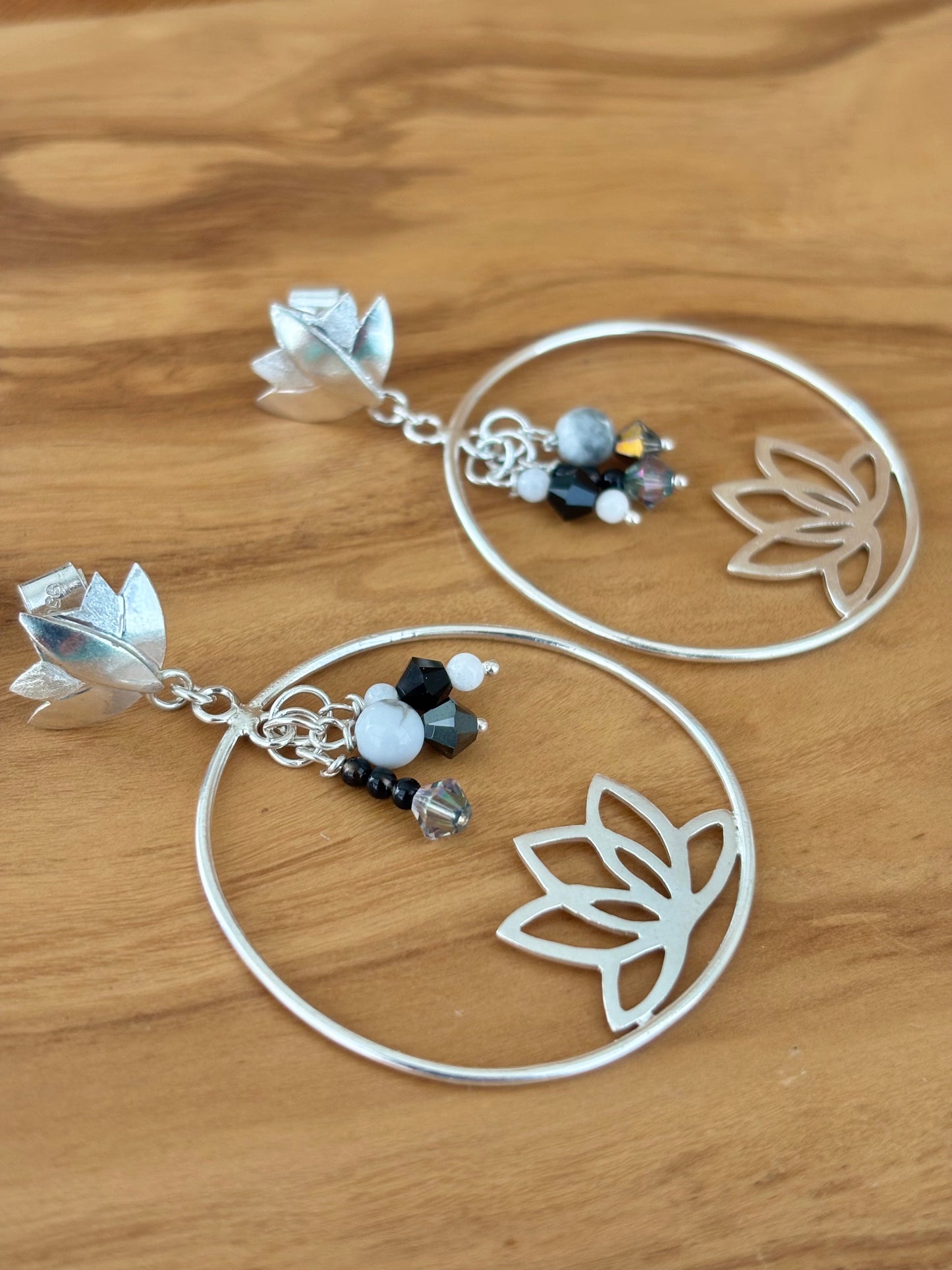 ARETES LOTUS BLACK