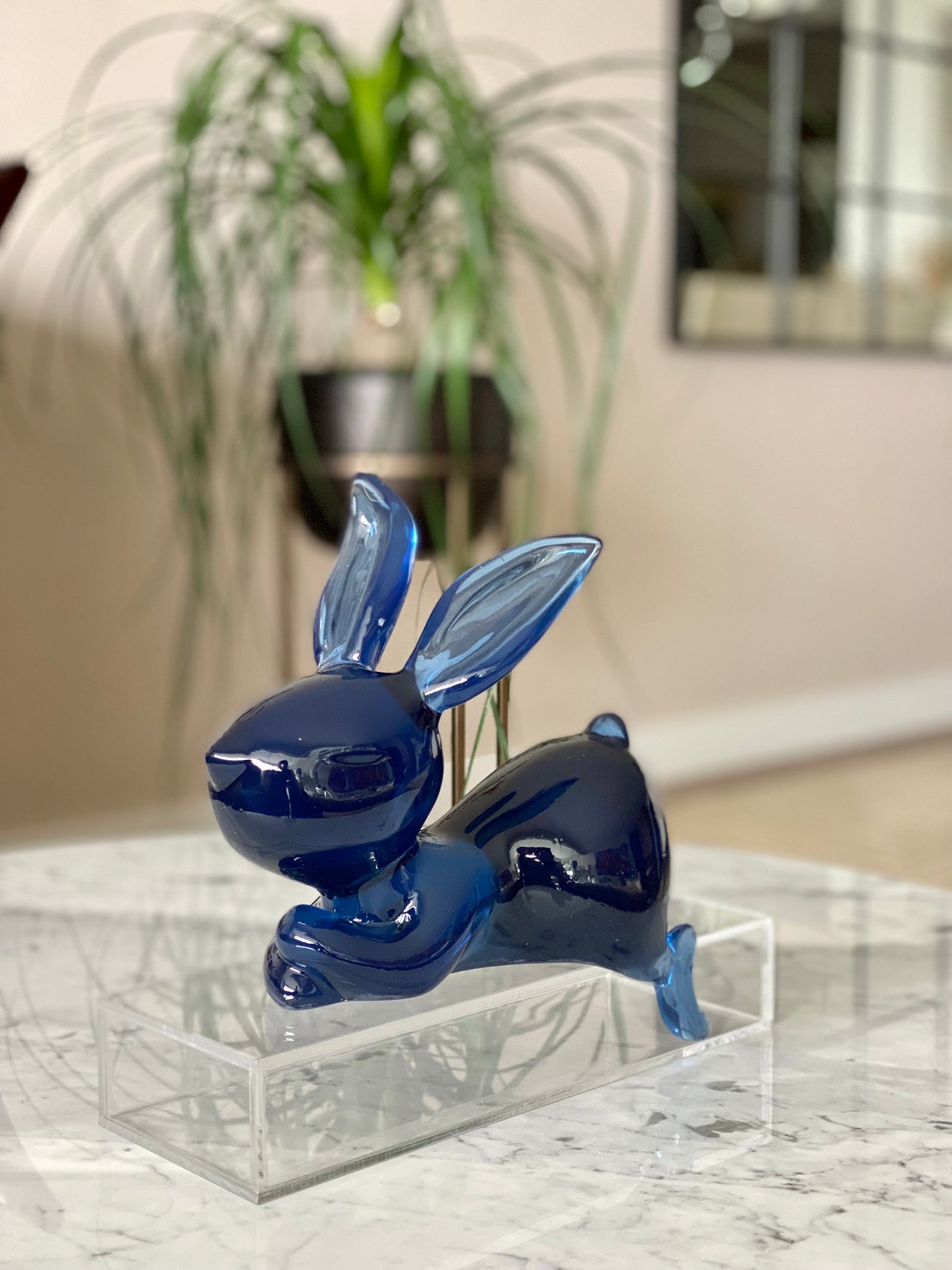 ESCULTURA LILA - RESINA traslúcida