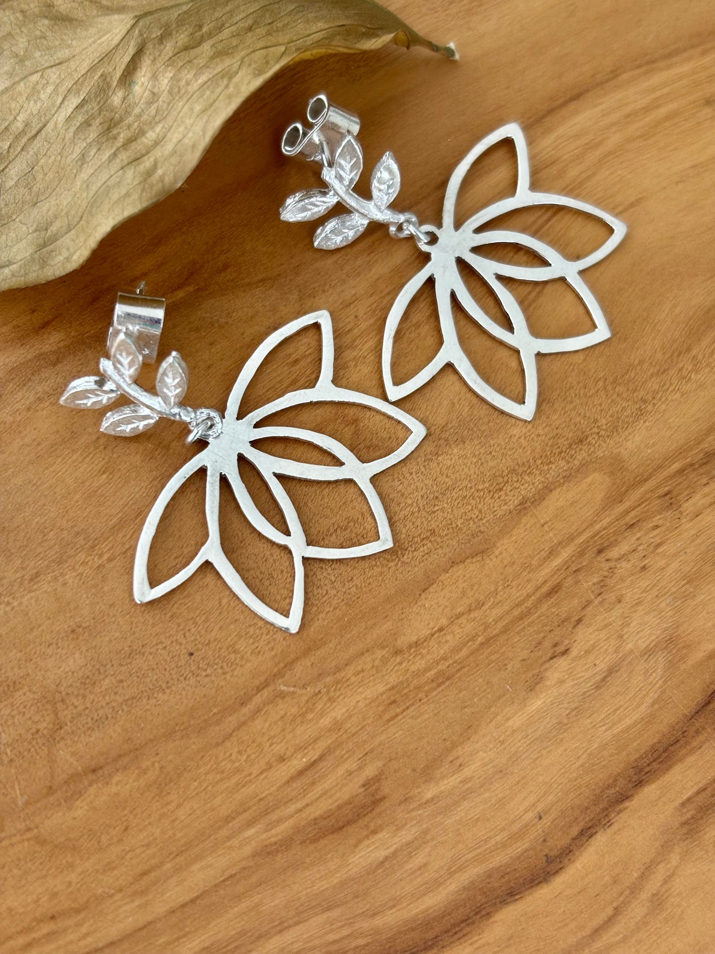 ARETES FLOR DE LOTO M/L