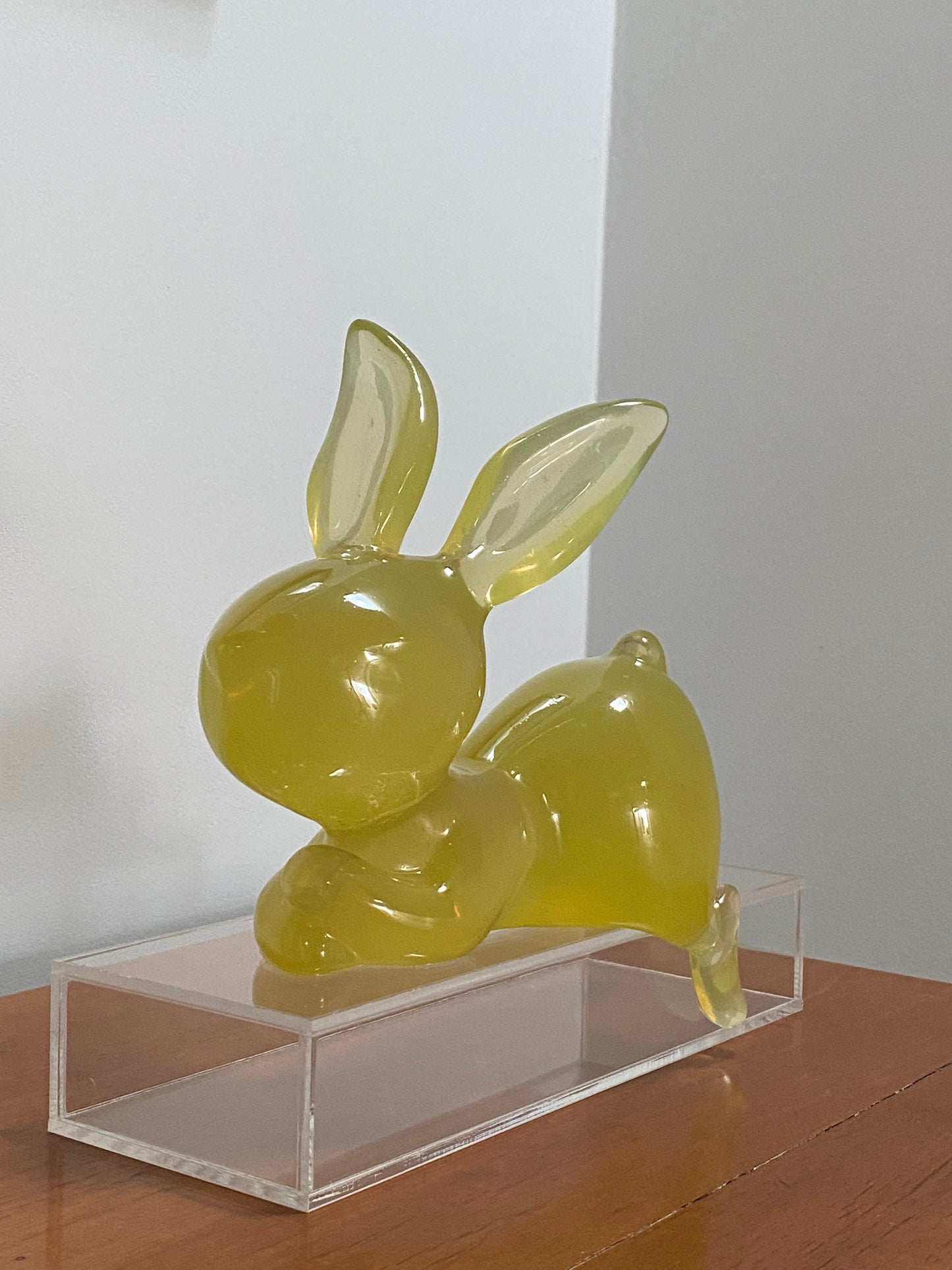 ESCULTURA LILA - RESINA traslúcida