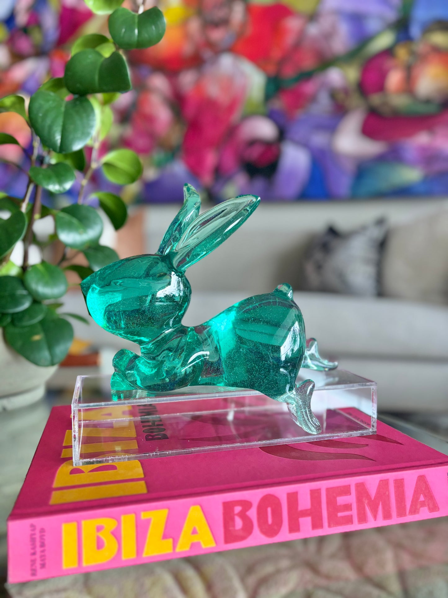 ESCULTURA LILA - RESINA traslúcida