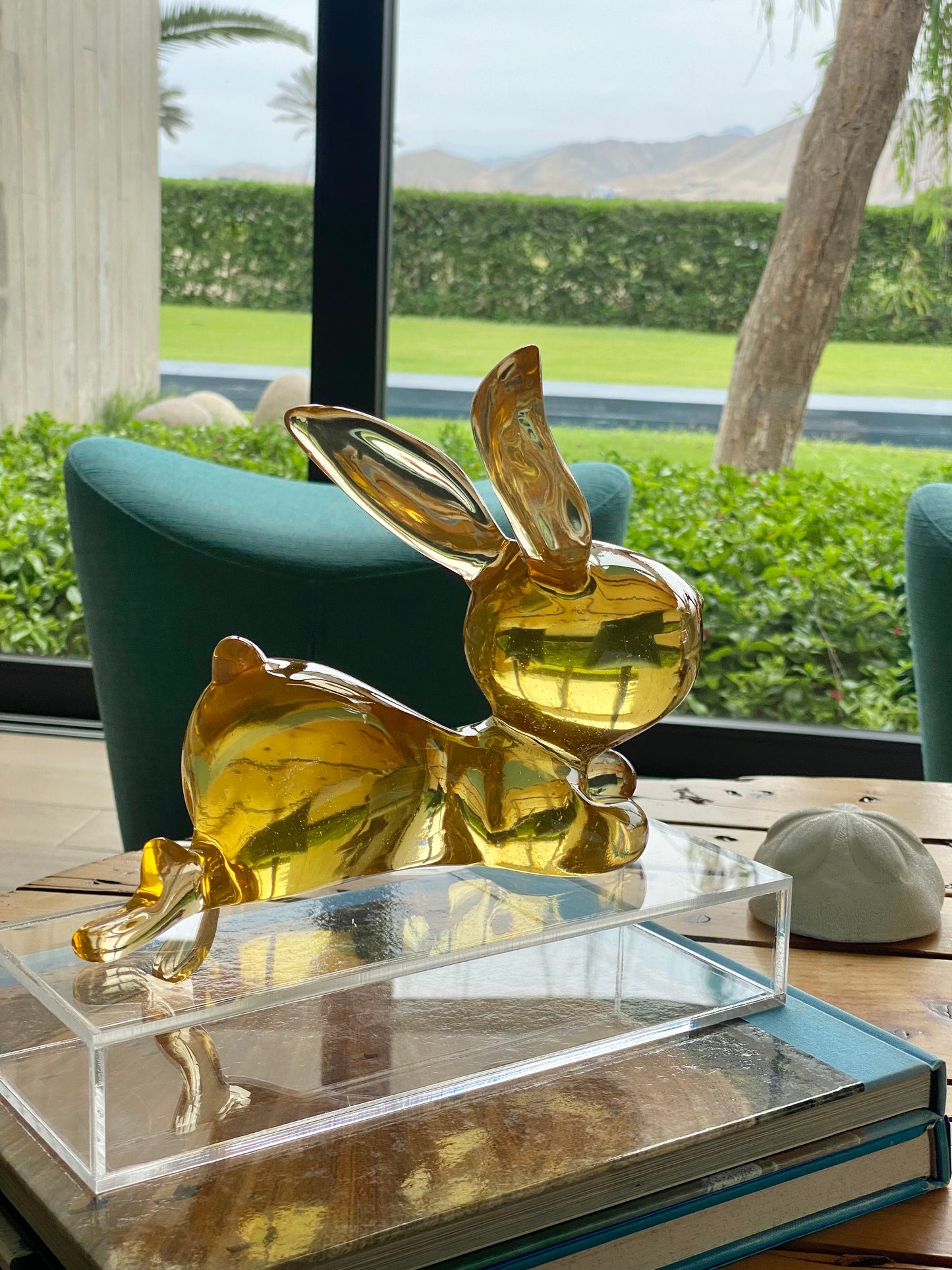 ESCULTURA LILA - RESINA traslúcida