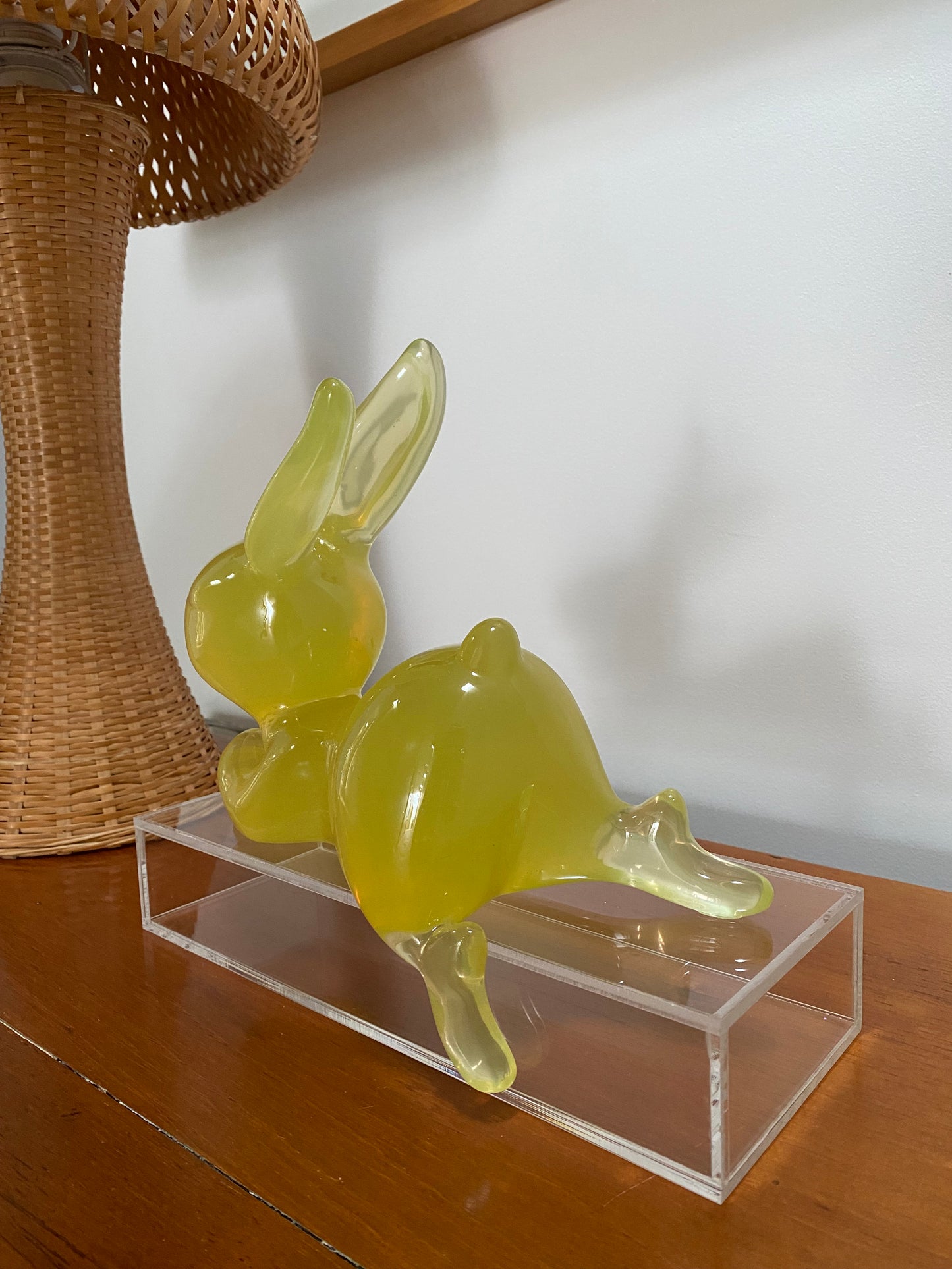 ESCULTURA LILA - RESINA traslúcida