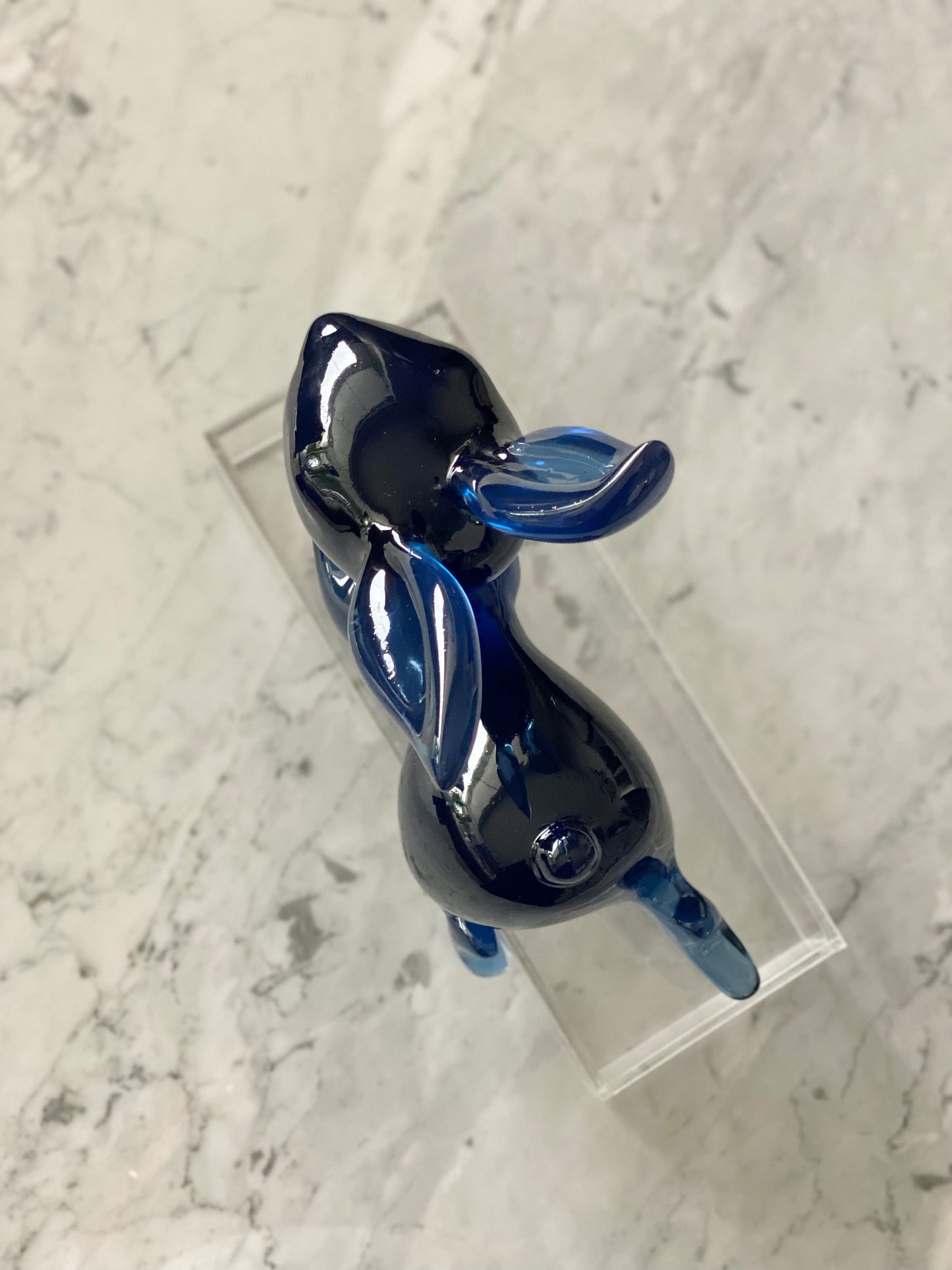 ESCULTURA LILA - RESINA traslúcida