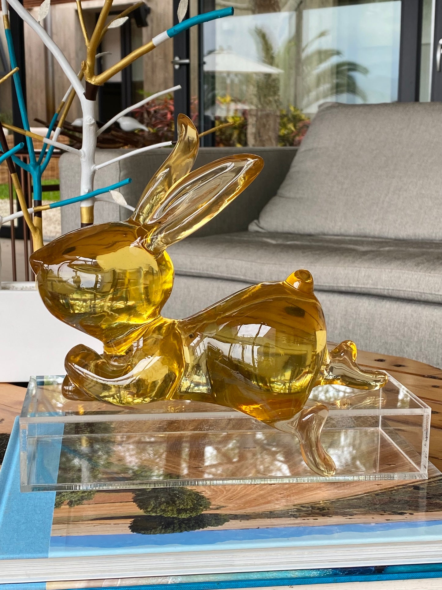 ESCULTURA LILA - RESINA traslúcida