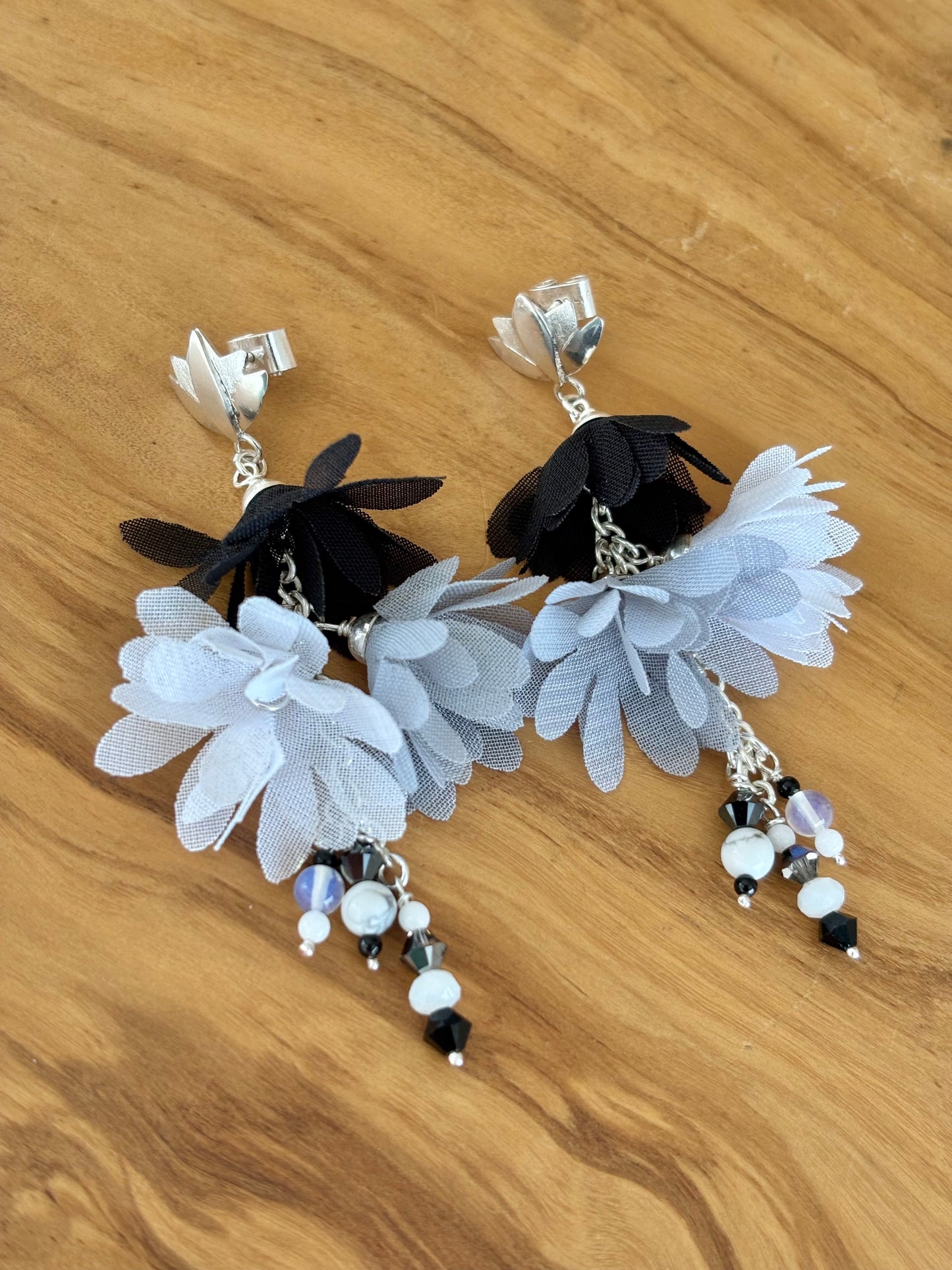 ARETES FRESIA black&white