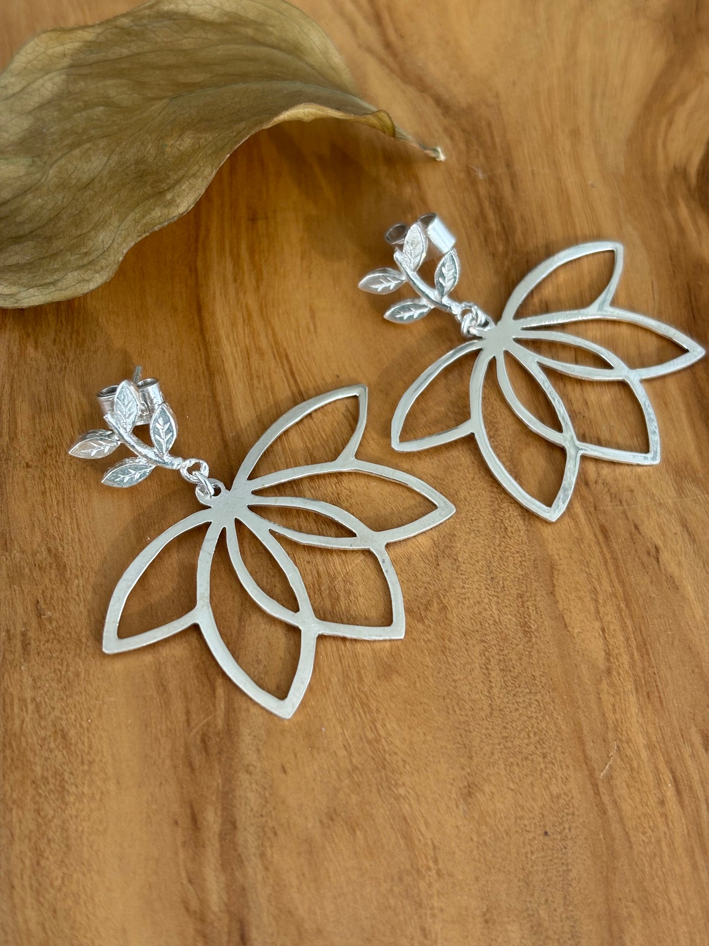 ARETES FLOR DE LOTO M/L